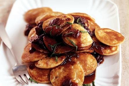 Poffertjes met dadelsaus
