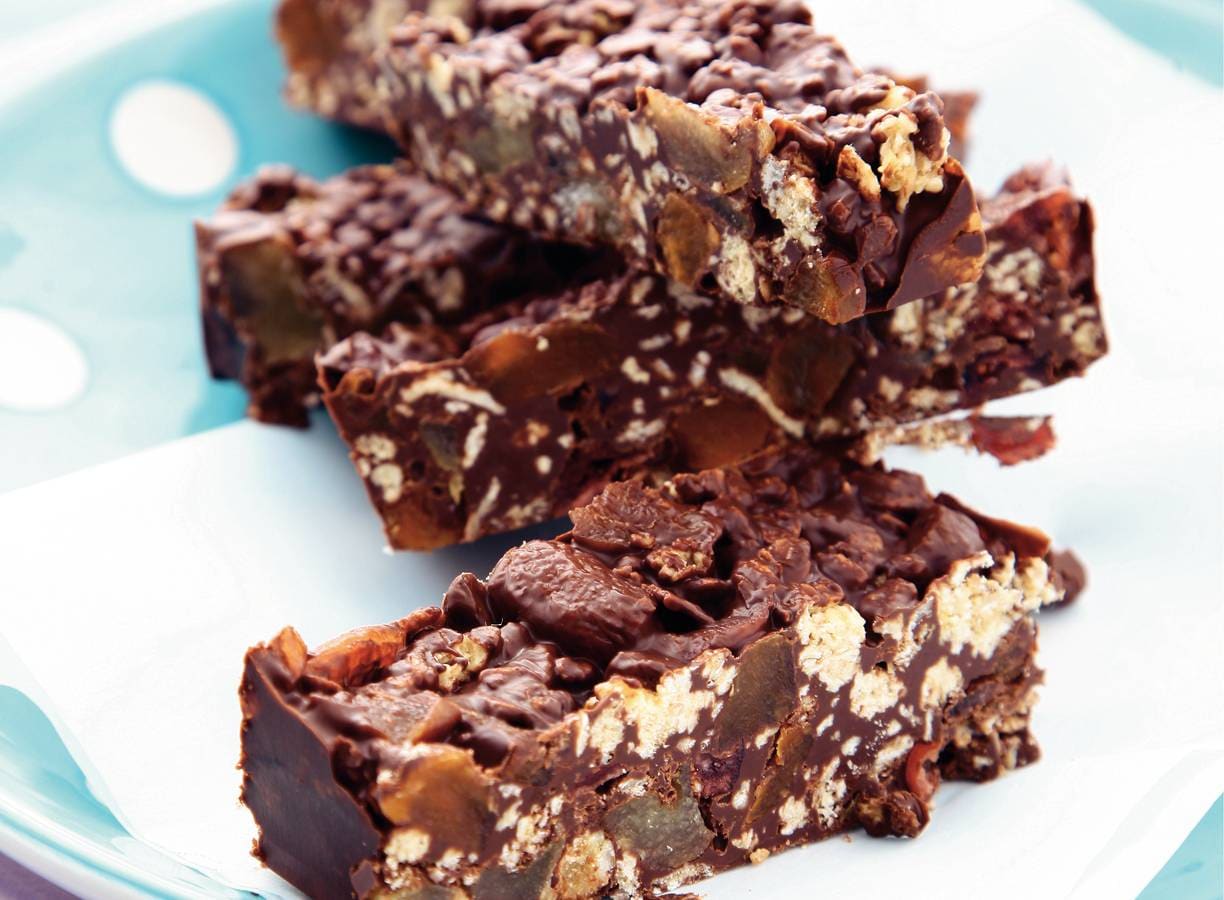 Mueslireep met fruit en chocolade