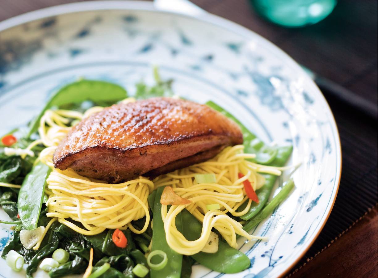 Gelakte eendenborst met Chinese mie