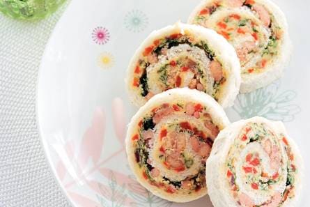 Broodrolletjes met ansjovisboter en Hollandse garnalen