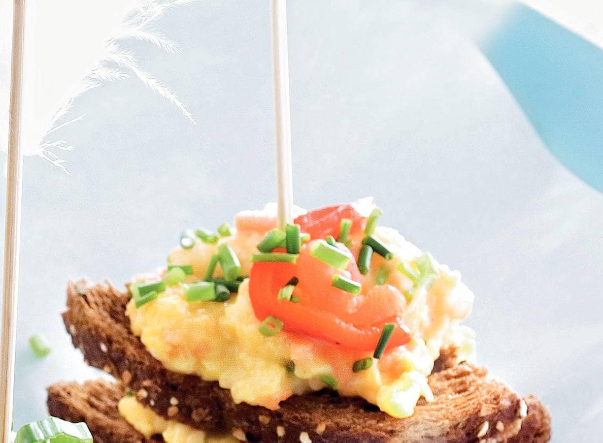 Pincho met zalmroerei