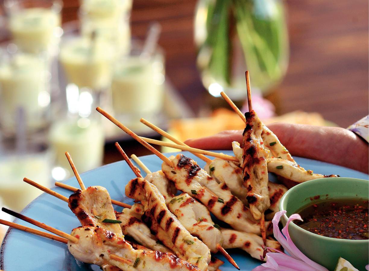 Gegrilde kipspiesjes met kappertjes-limoendip