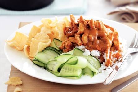 Hete kip met komkommersalade