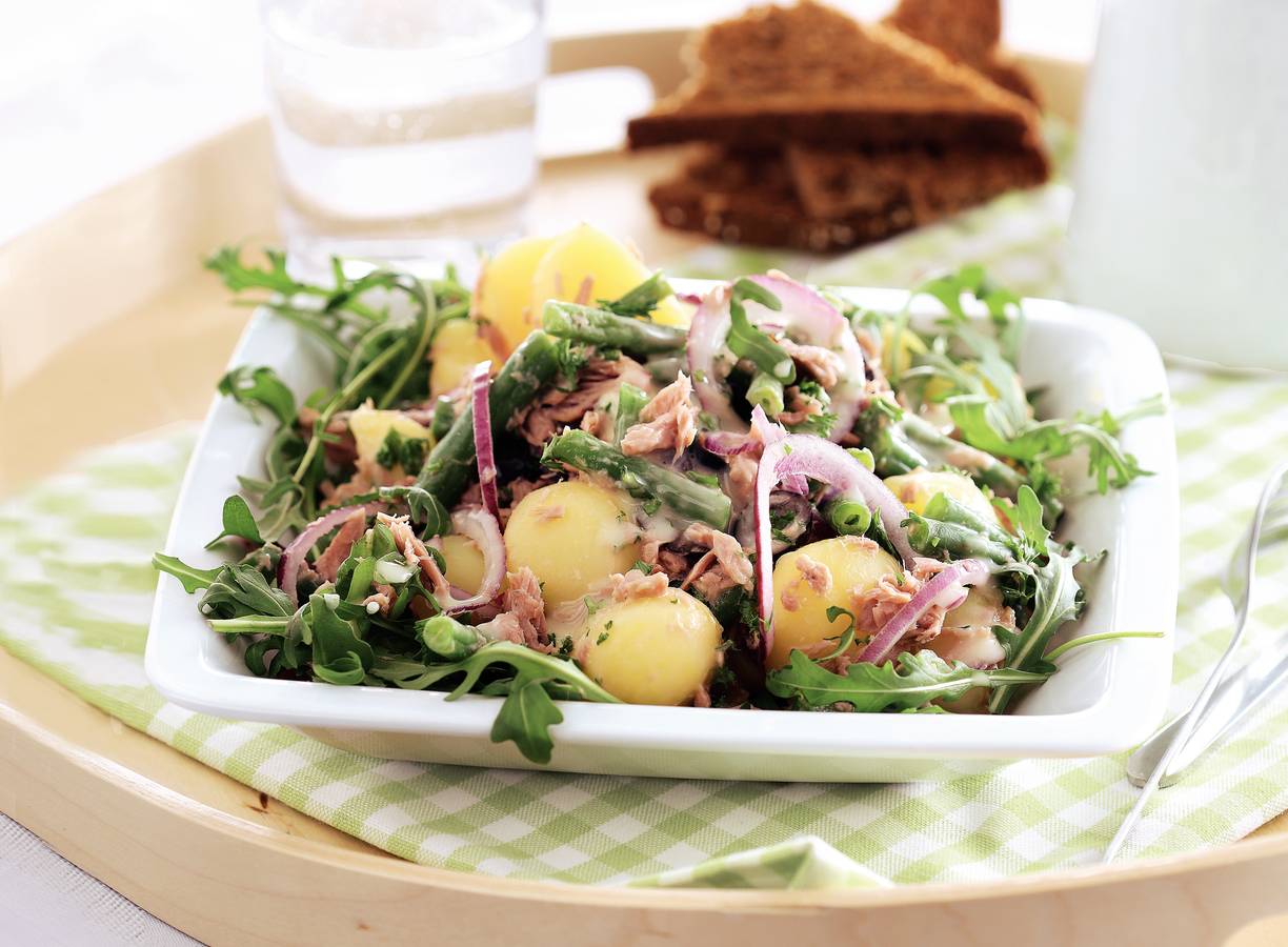 Aardappelsalade met tonijn en sperziebonen