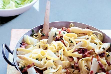 Tagliatelle met asperges en spekjes