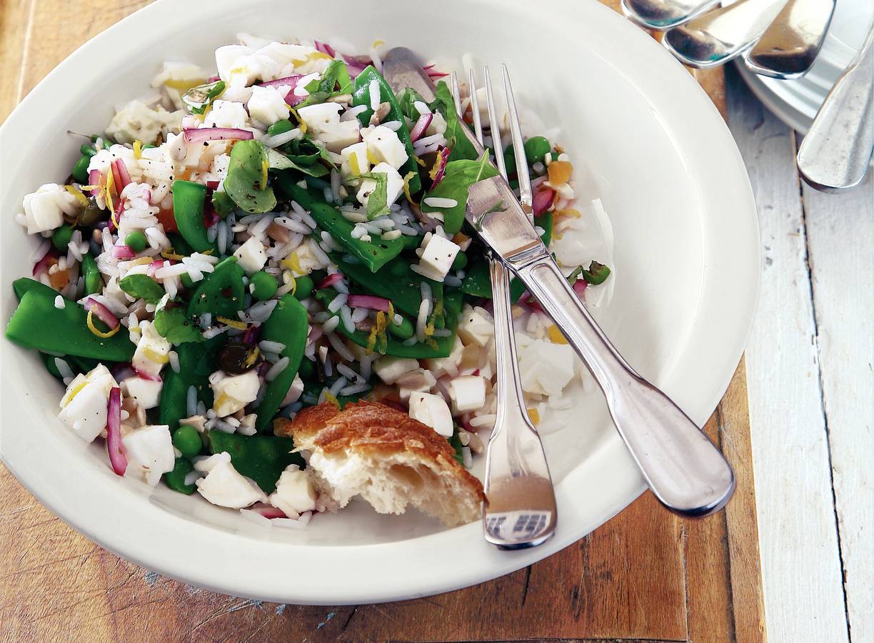 Vegetarische rijstsalade met mozzarella