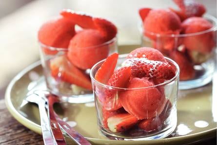 Aardbeiensorbet met sinaasappel