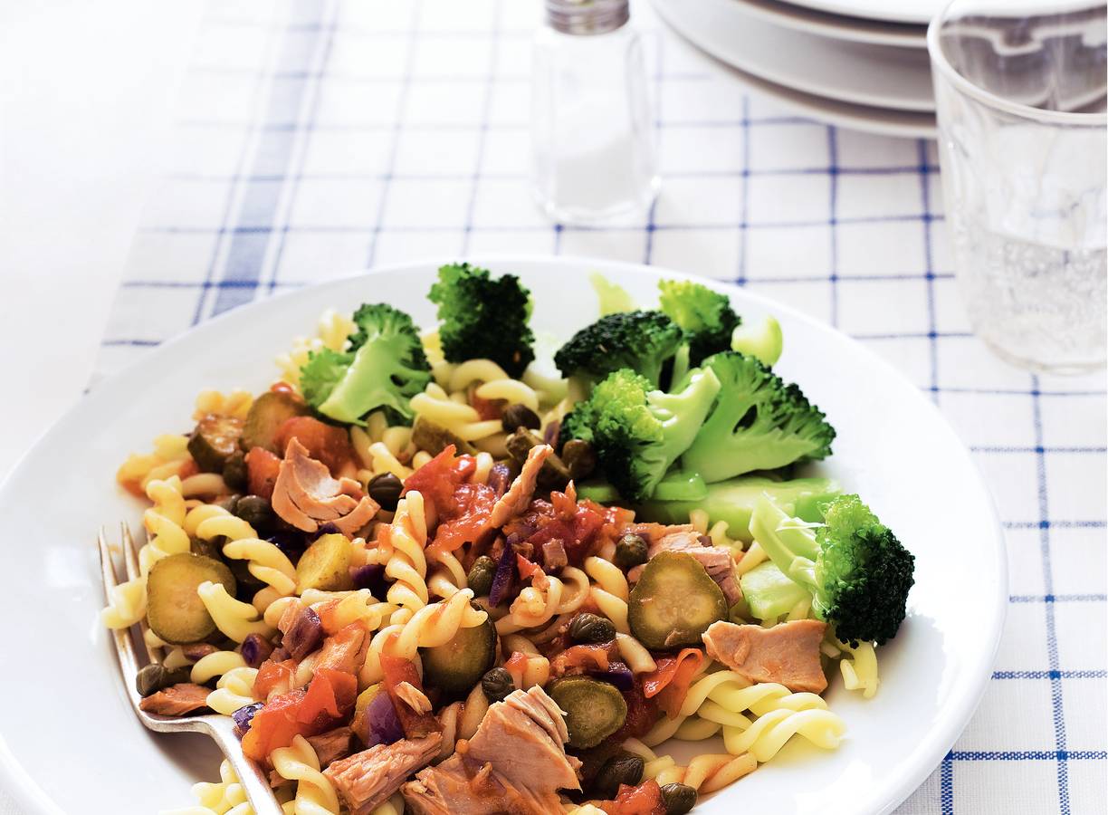 Pasta met tomaten-tonijnsaus