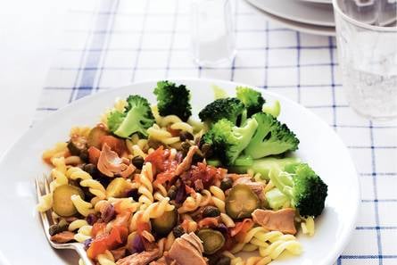 Pasta met tomaten-tonijnsaus
