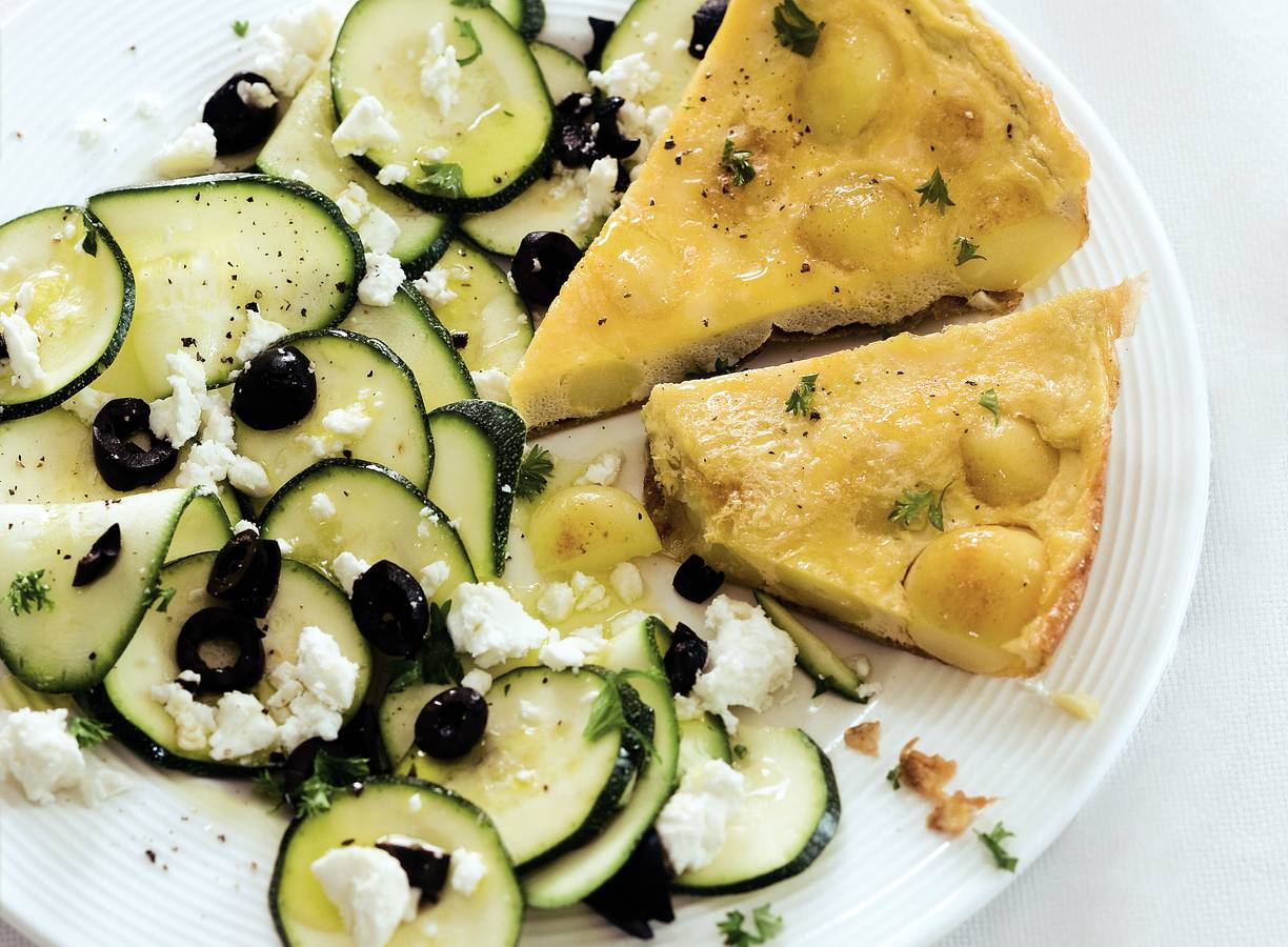 Aardappelomelet met rauwe courgettesalade