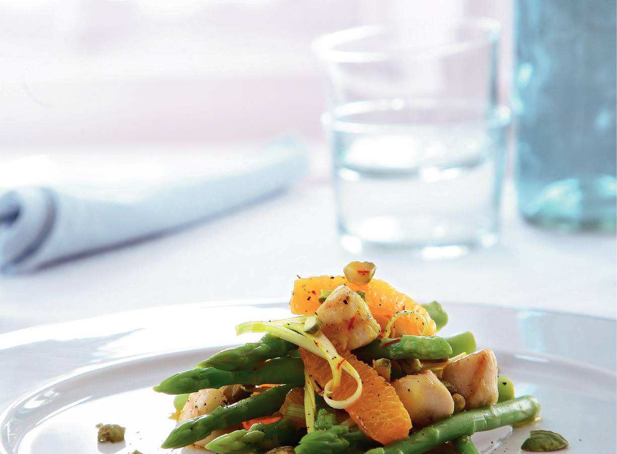 Aspergesalade met St. Jakobsschelpen