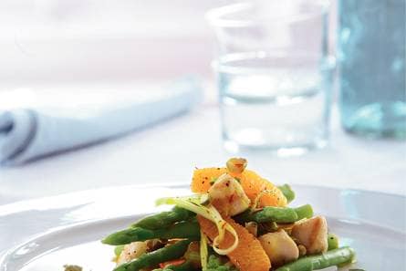 Aspergesalade met St. Jakobsschelpen