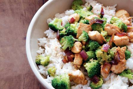 Pittige kip-broccolischotel