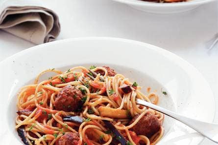 Spaghetti met tomaten-auberginesaus