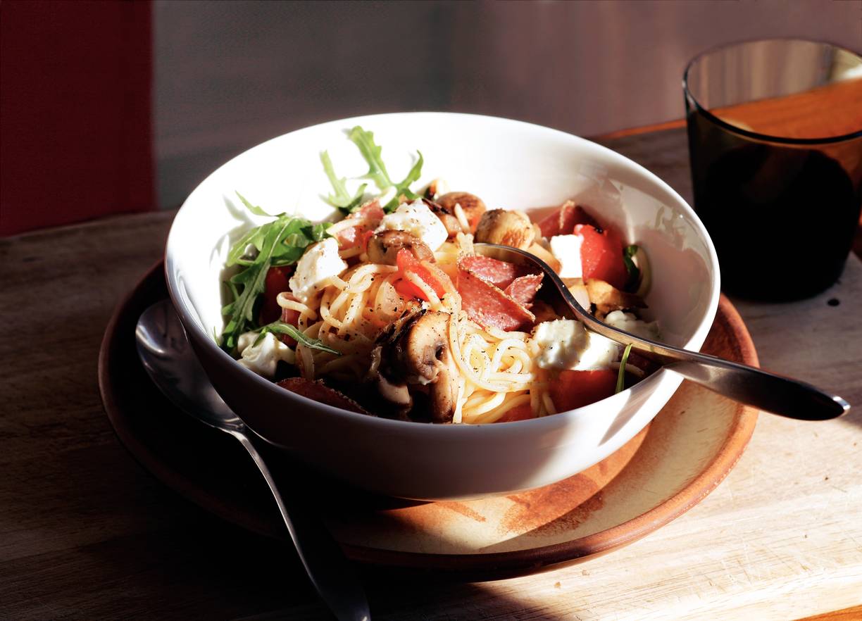 Pasta met pepersalami en magor van familie Van Iersel