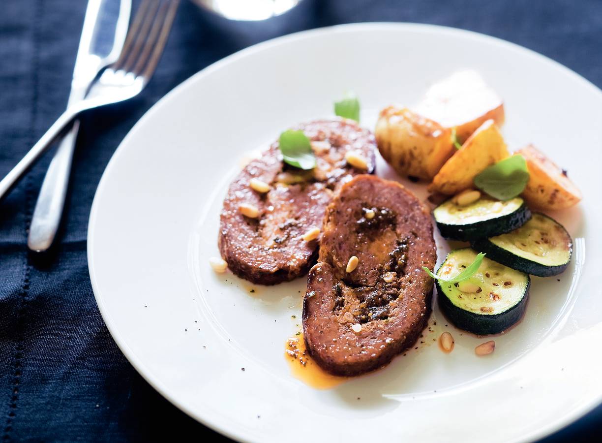 Gehaktrol met pijnboompitten en kruidenpasta