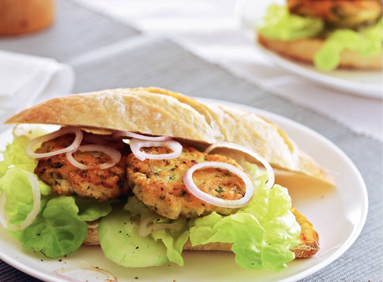 Kip-komkommerburger
