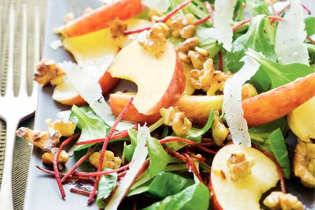 Appelsalade met walnoot en pecorino