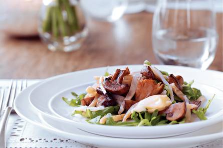 Warme knolselderijsalade en truffelmayonaise