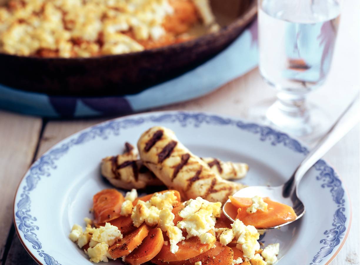 Wortelgratin met kaas en gegrilde kip