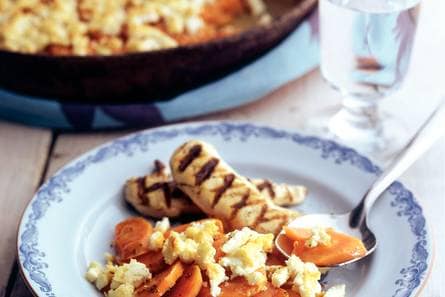 Wortelgratin met kaas en gegrilde kip