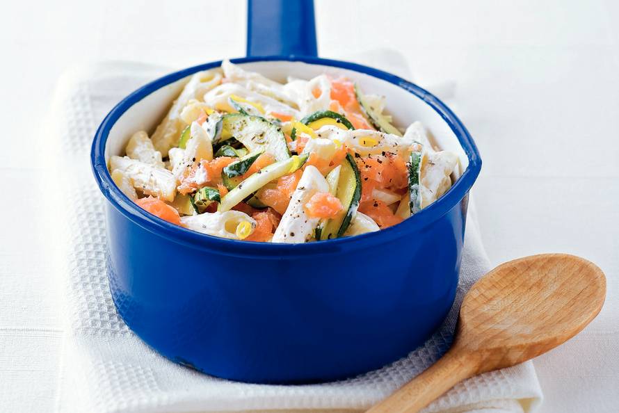 Pasta met courgette en zalm recept Allerhande Albert Heijn België