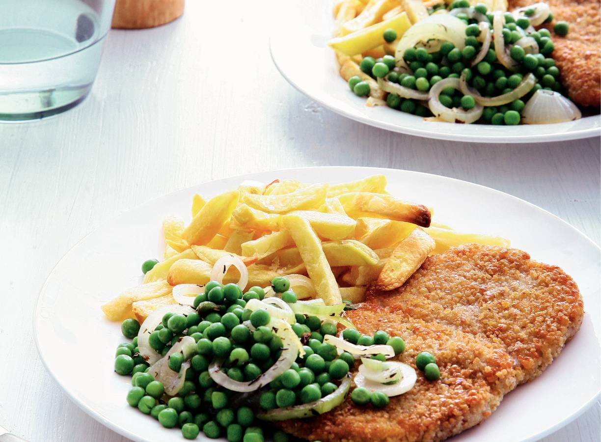 Schnitzel, frites en tuinerwten