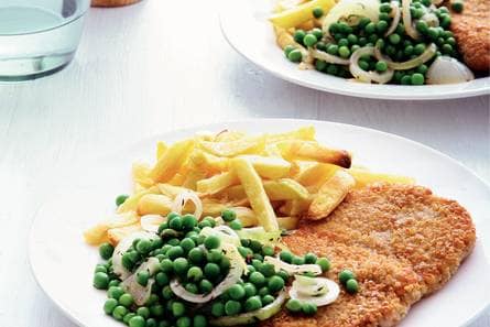 Schnitzel, frites en tuinerwten
