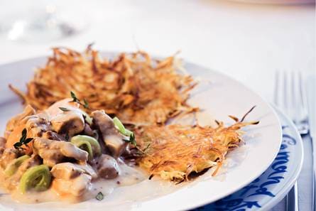Zachte kalfsragout (met knolselderijkoekjes)