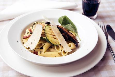 Penne met courgette, portobello en kaas van Monique