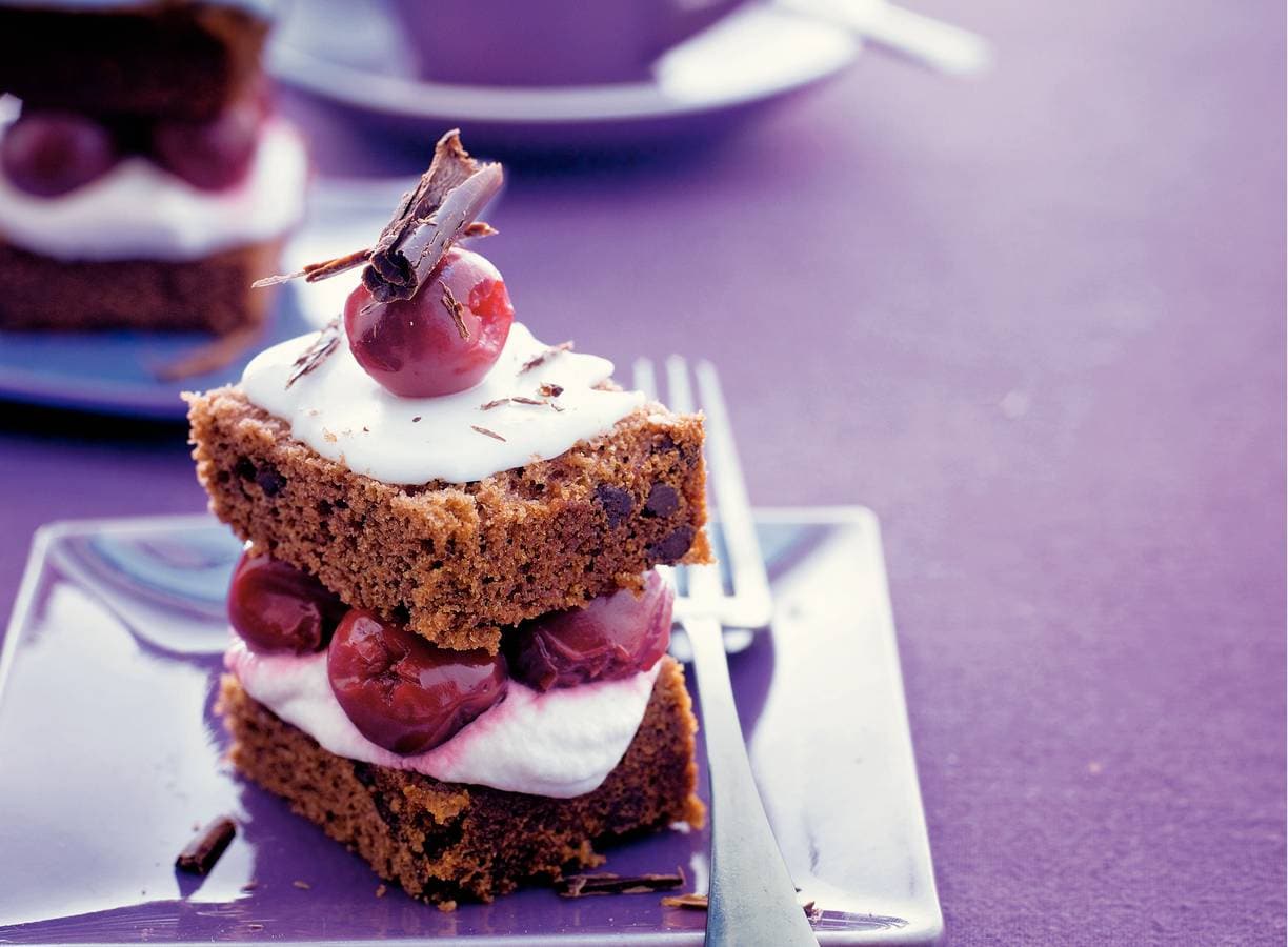 Chocolade petitfours met kersen