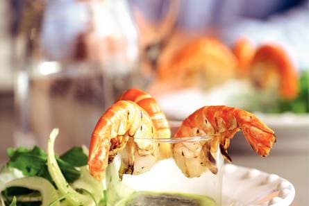Gegrilde garnalen met basilicumolie