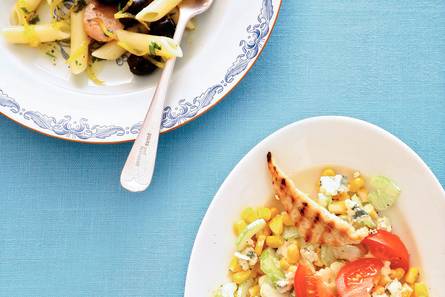 Pasta met worstjes, olijven en citroen