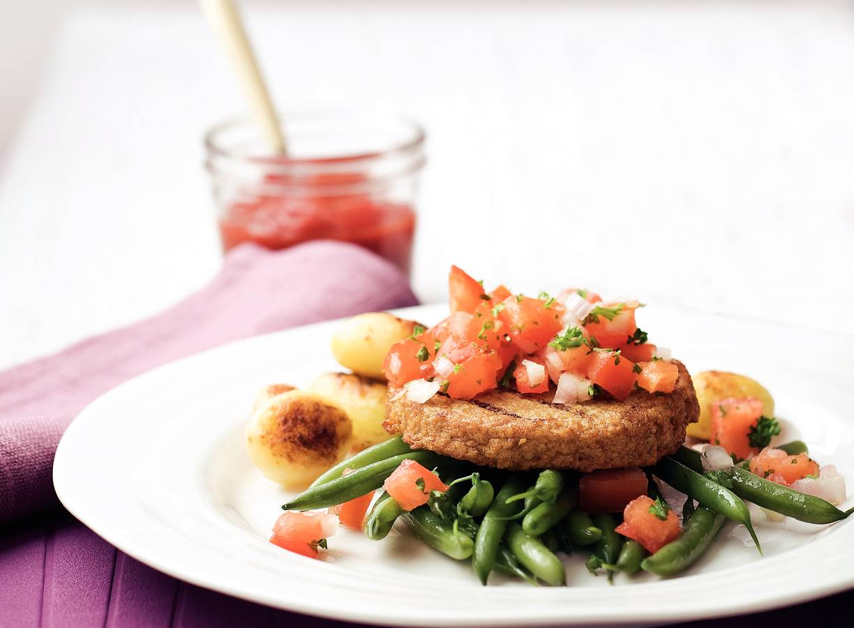 Vegetarische hamburger met groenten