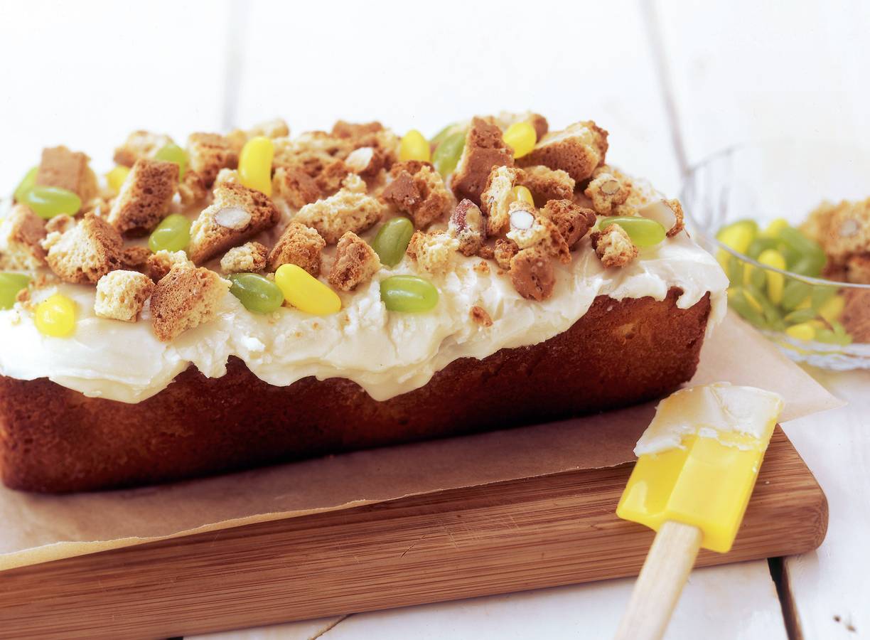 Paascake met mangoglazuur en cantuccini