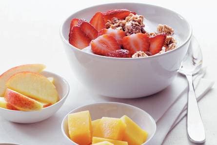 Kwark met muesli en aardbei