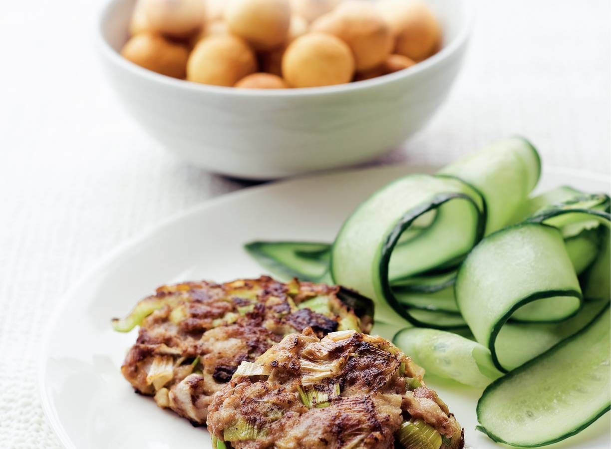 Gehakt-preikoekjes met aardappelballetjes
