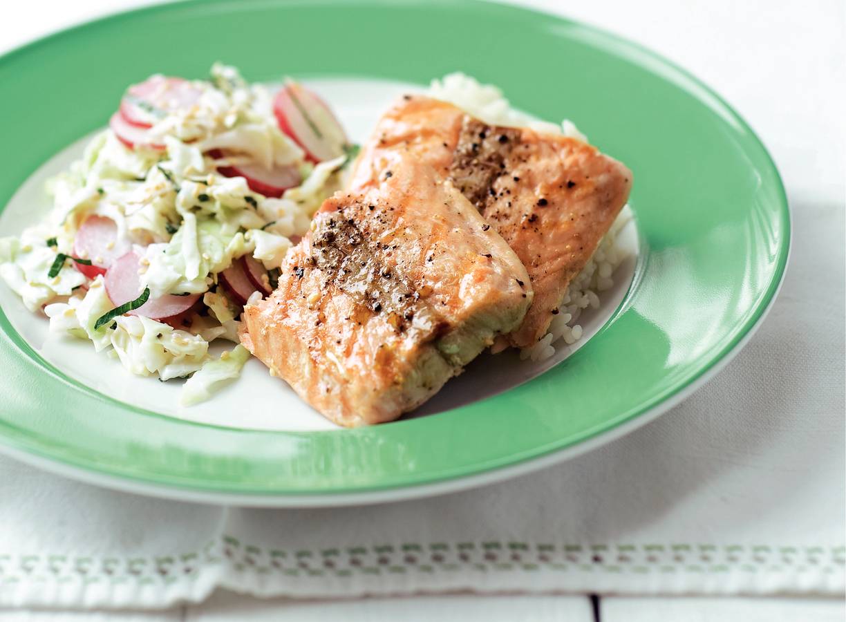 Gegrilde zalm met koolsalade