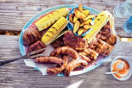 Mixed grill met aardappel en mais