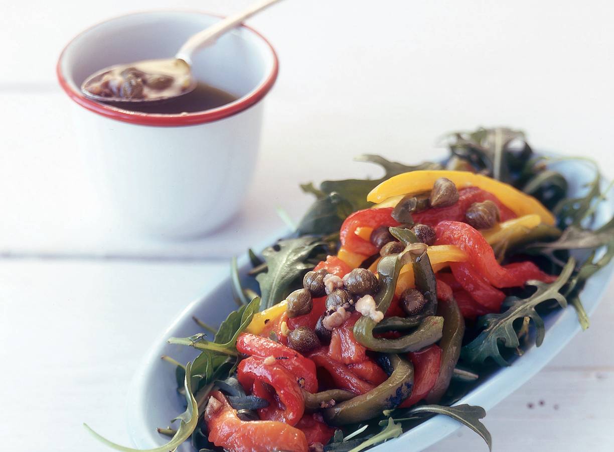 Gegrilde paprikasalade met ansjovisdressing