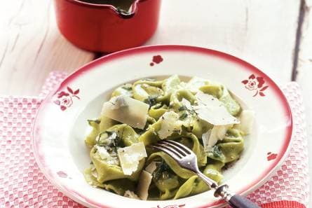 Tortelloni verdi met salieboter en Parmezaanse kaas