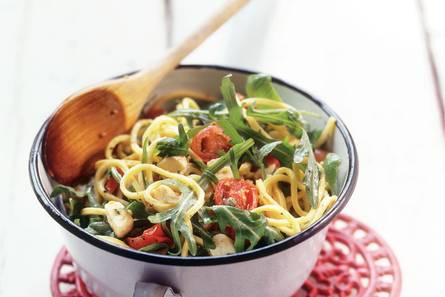 Spaghetti met tomaat, rucola en kappertjes