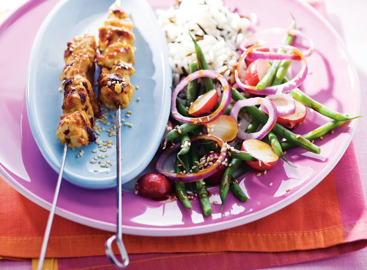 Thaise kipspiesjes met rijst en salade