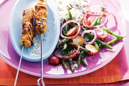 Thaise kipspiesjes met rijst en salade