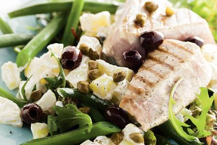 Salade met sperziebonen, aardappel en tonijn