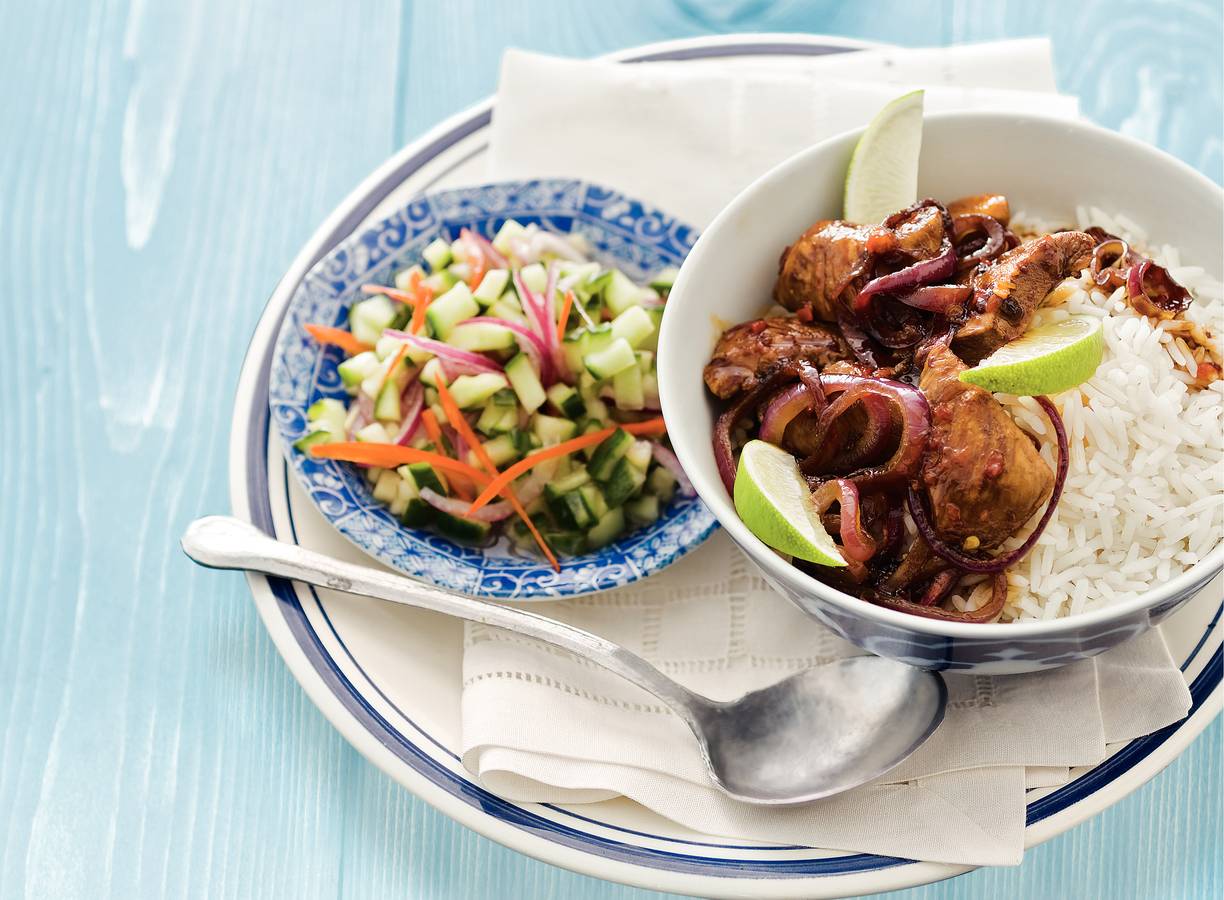 Hete kip met komkommersalade