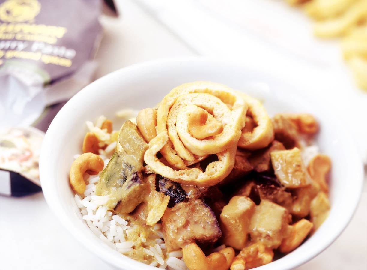 Thaise groentecurry met omeletreepjes
