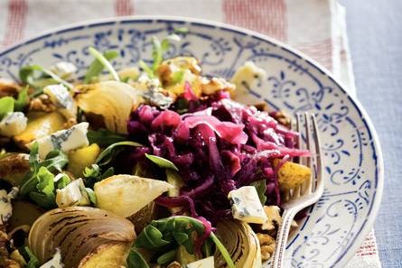 Lauwwarme herfstsalade met zoete rodekool