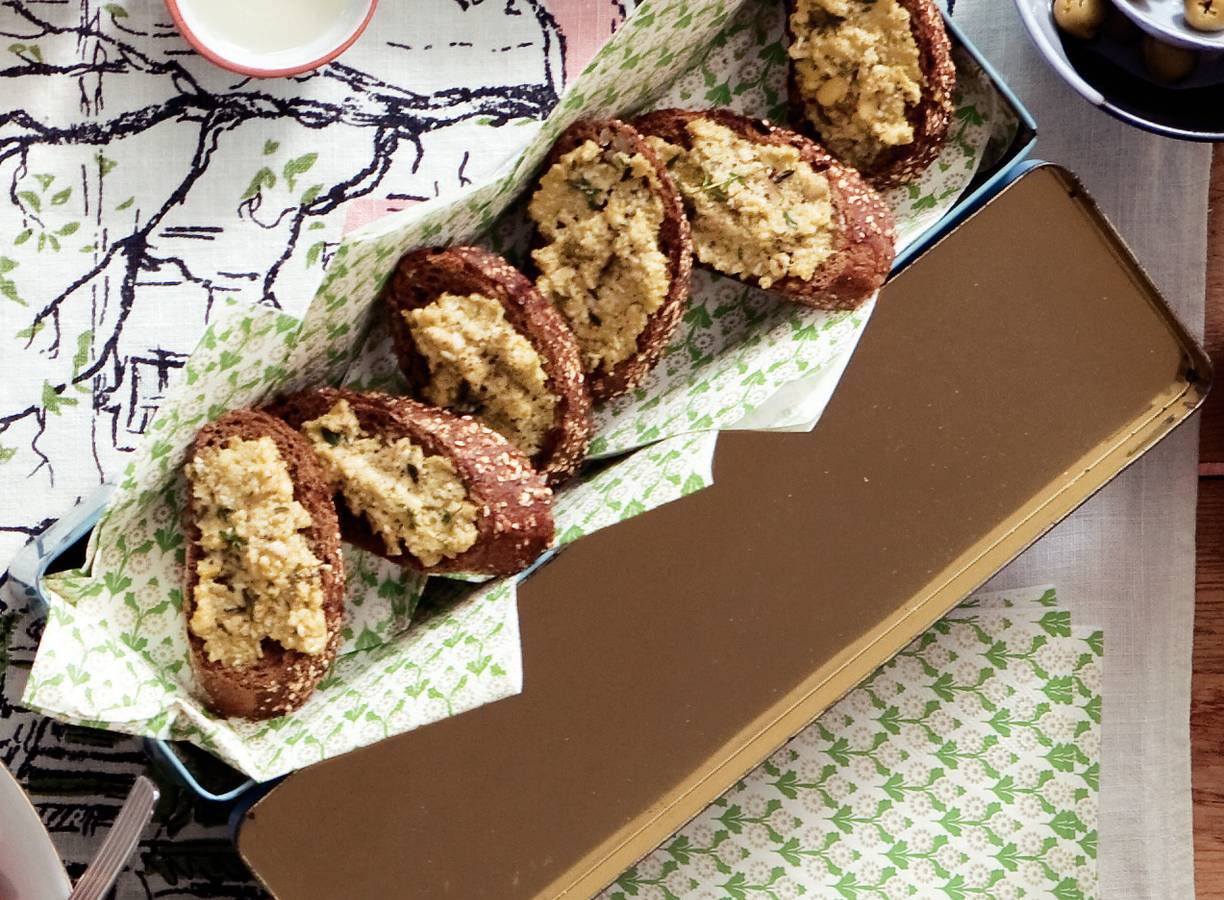 Olijventapenade op stokbrood