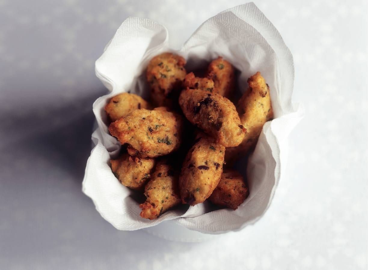 Gefrituurde olijf-aardappelsoesjes